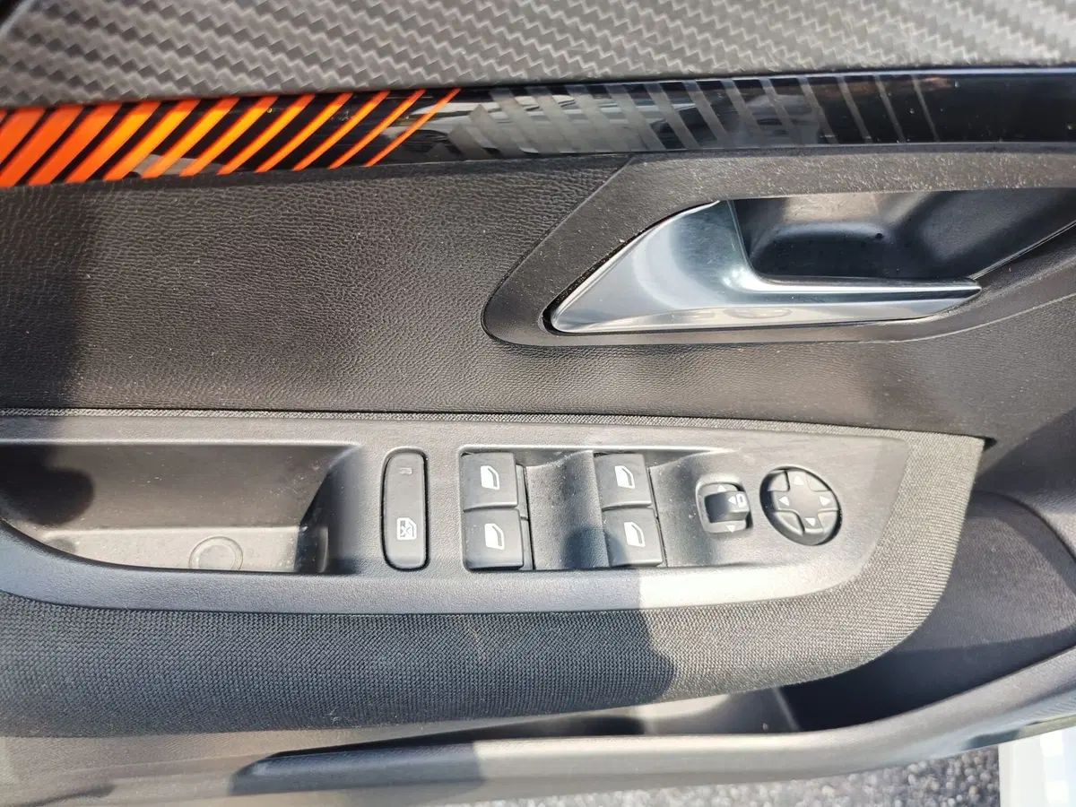 Peugeot 208 usata a Pistoia (12)