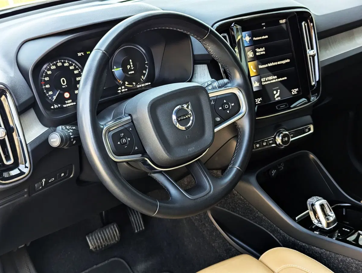 Volvo XC40 usata a Pescara (11)