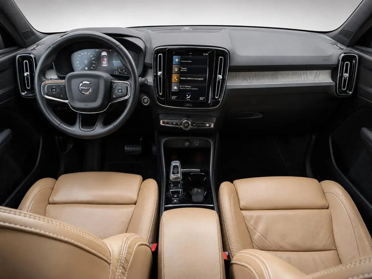 Volvo XC40 usata a Pescara (7)
