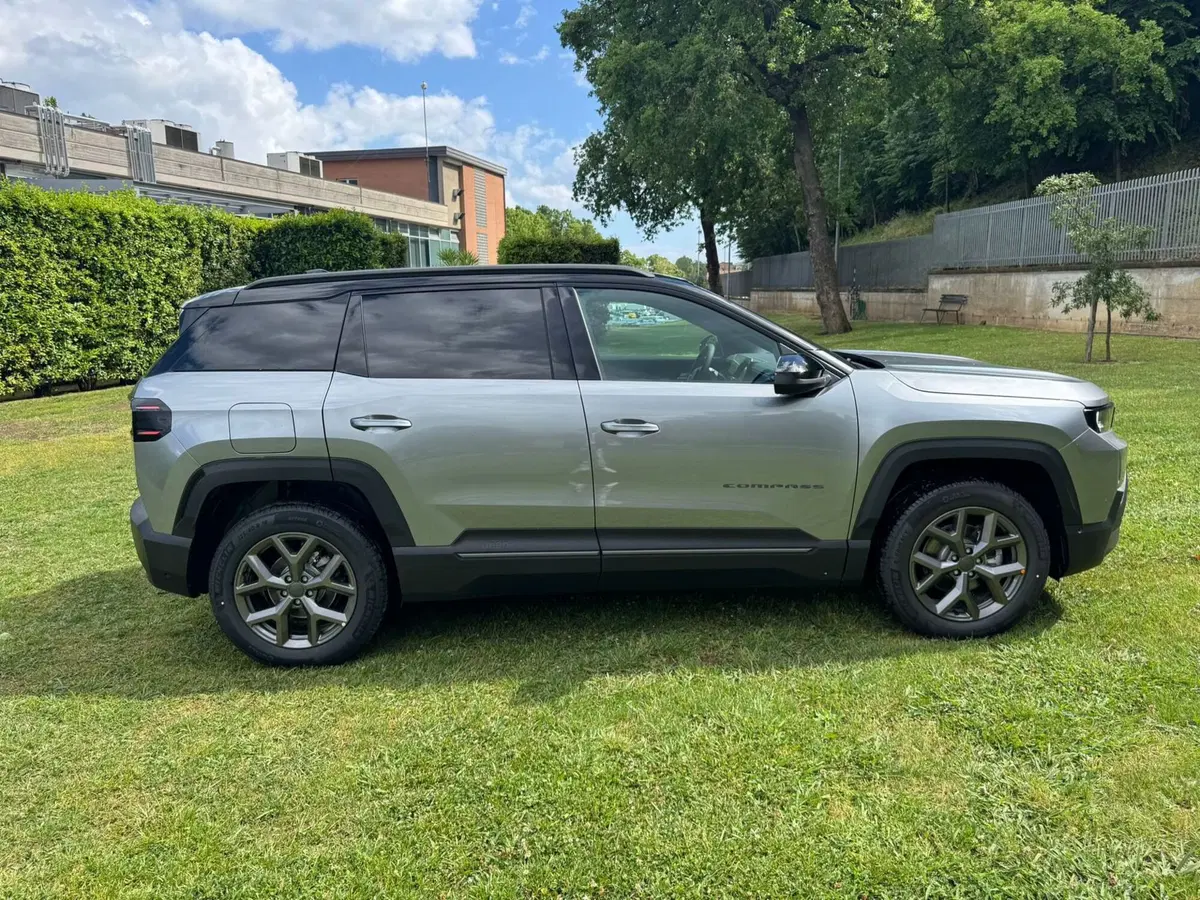 Jeep Compass nuova a Salerno (16)