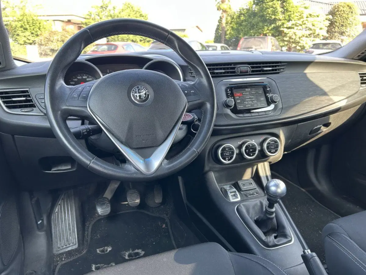 Alfa Romeo Giulietta usata a Cuneo (10)