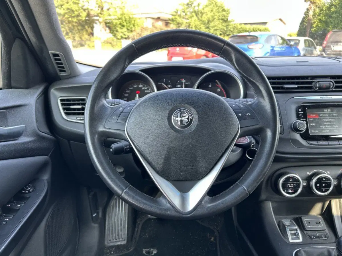 Alfa Romeo Giulietta usata a Cuneo (11)