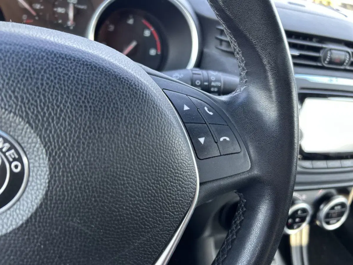 Alfa Romeo Giulietta usata a Cuneo (16)