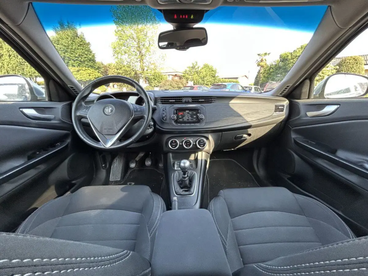 Alfa Romeo Giulietta usata a Cuneo (9)