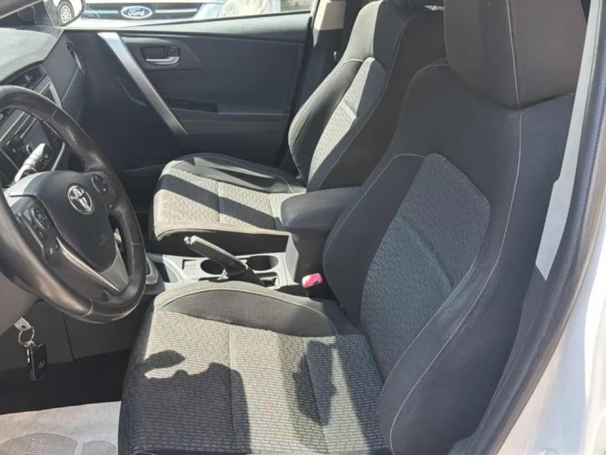 Toyota Auris usata a Foggia (14)