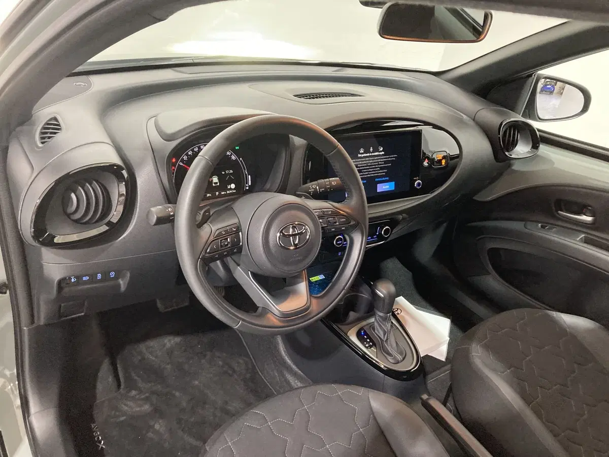Toyota Aygo X usata a Barletta-Andria-Trani (10)