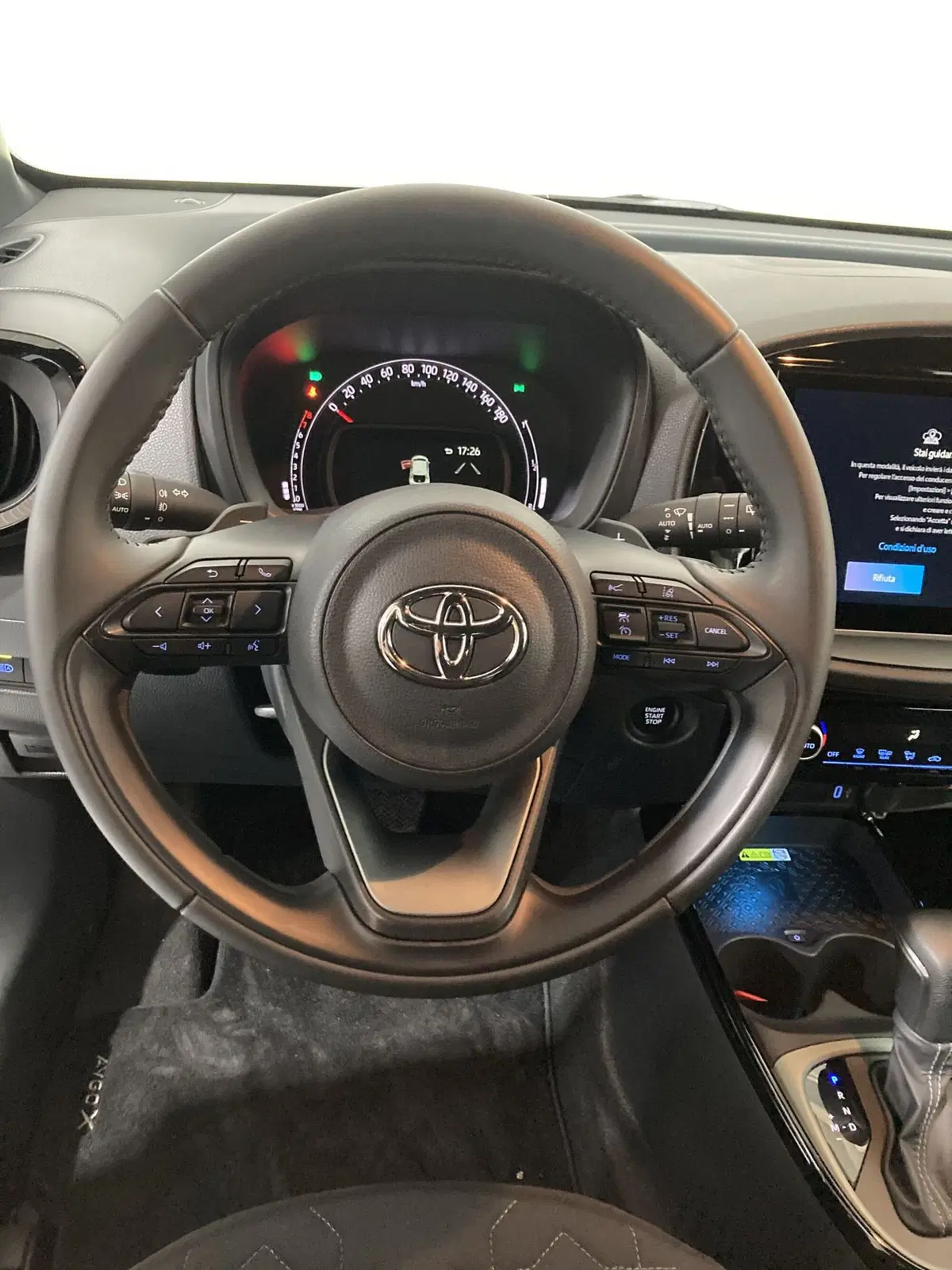 Toyota Aygo X usata a Barletta-Andria-Trani (11)
