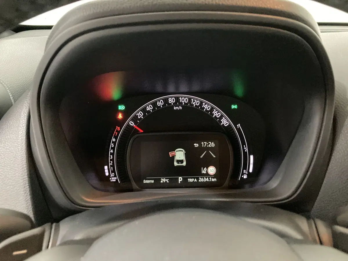 Toyota Aygo X usata a Barletta-Andria-Trani (12)