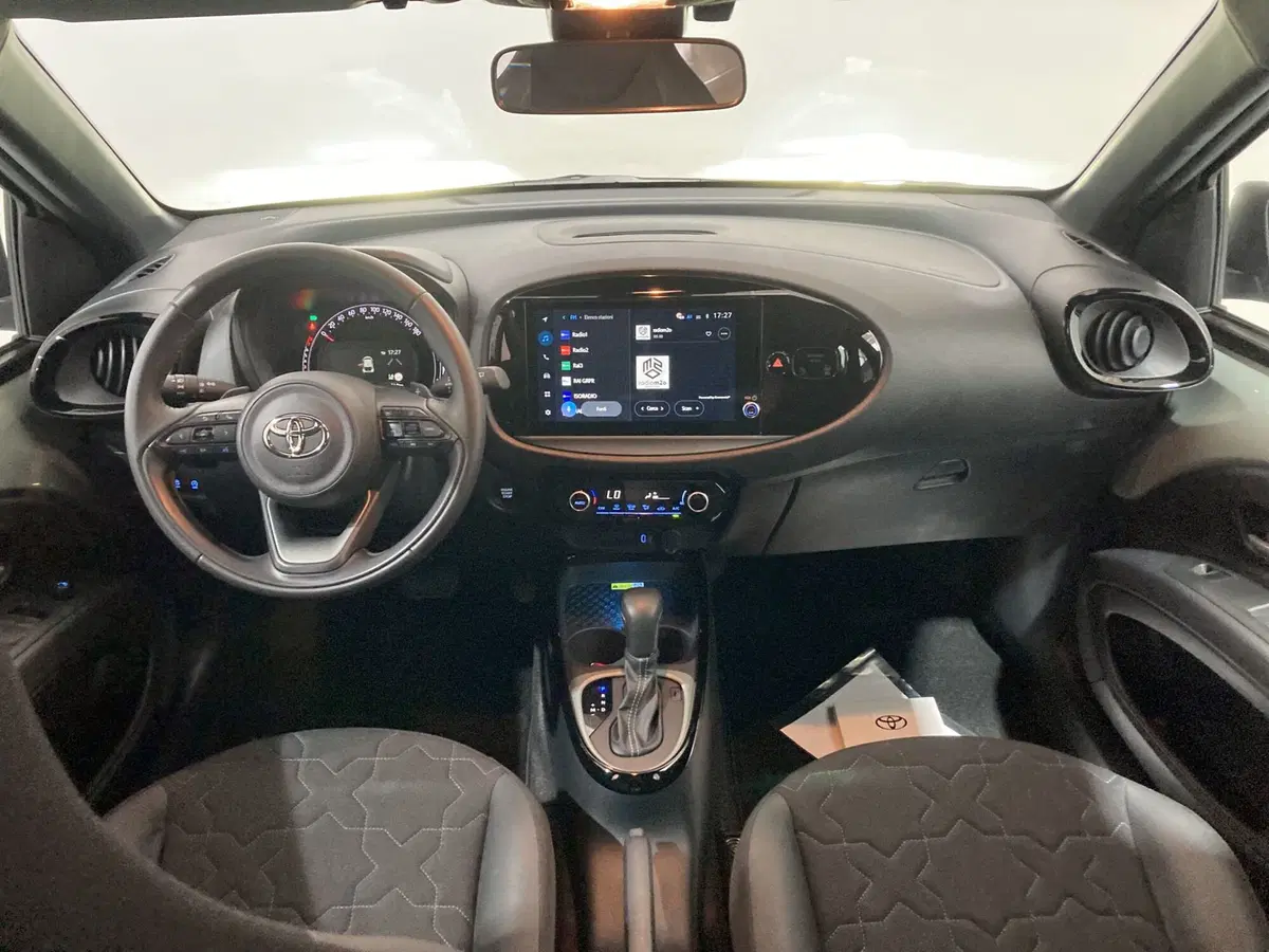 Toyota Aygo X usata a Barletta-Andria-Trani (16)