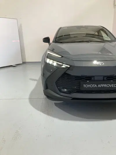 Toyota Toyota C-HR 2.0 phev Trend fwd e-cvt del 2026 usata a Barletta