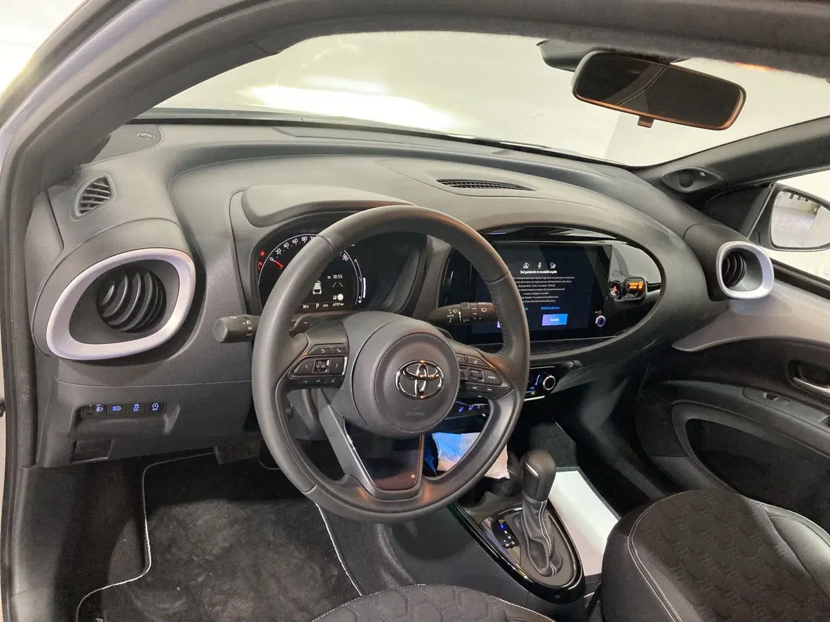 Toyota Aygo X usata a Barletta-Andria-Trani (11)