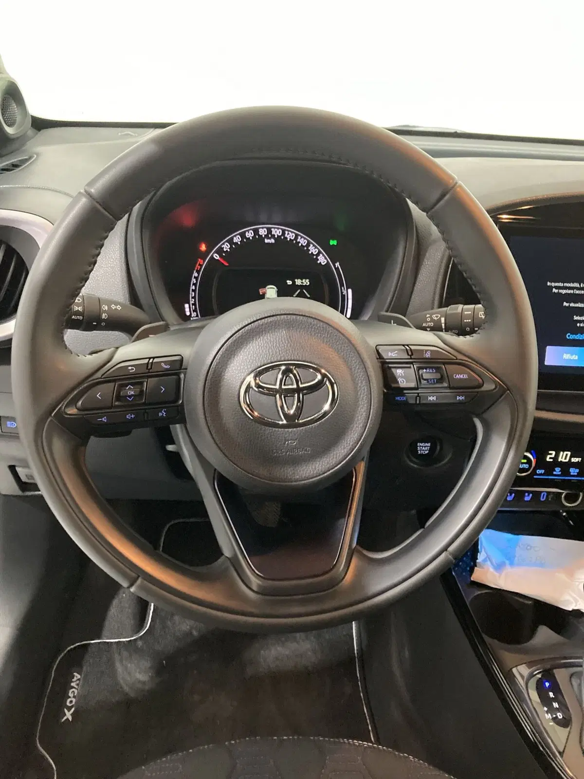 Toyota Aygo X usata a Barletta-Andria-Trani (12)