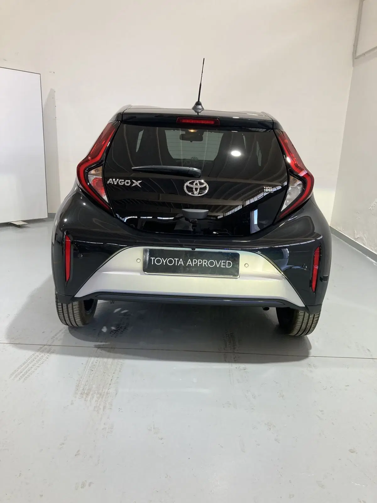 Toyota Aygo X usata a Barletta-Andria-Trani (6)