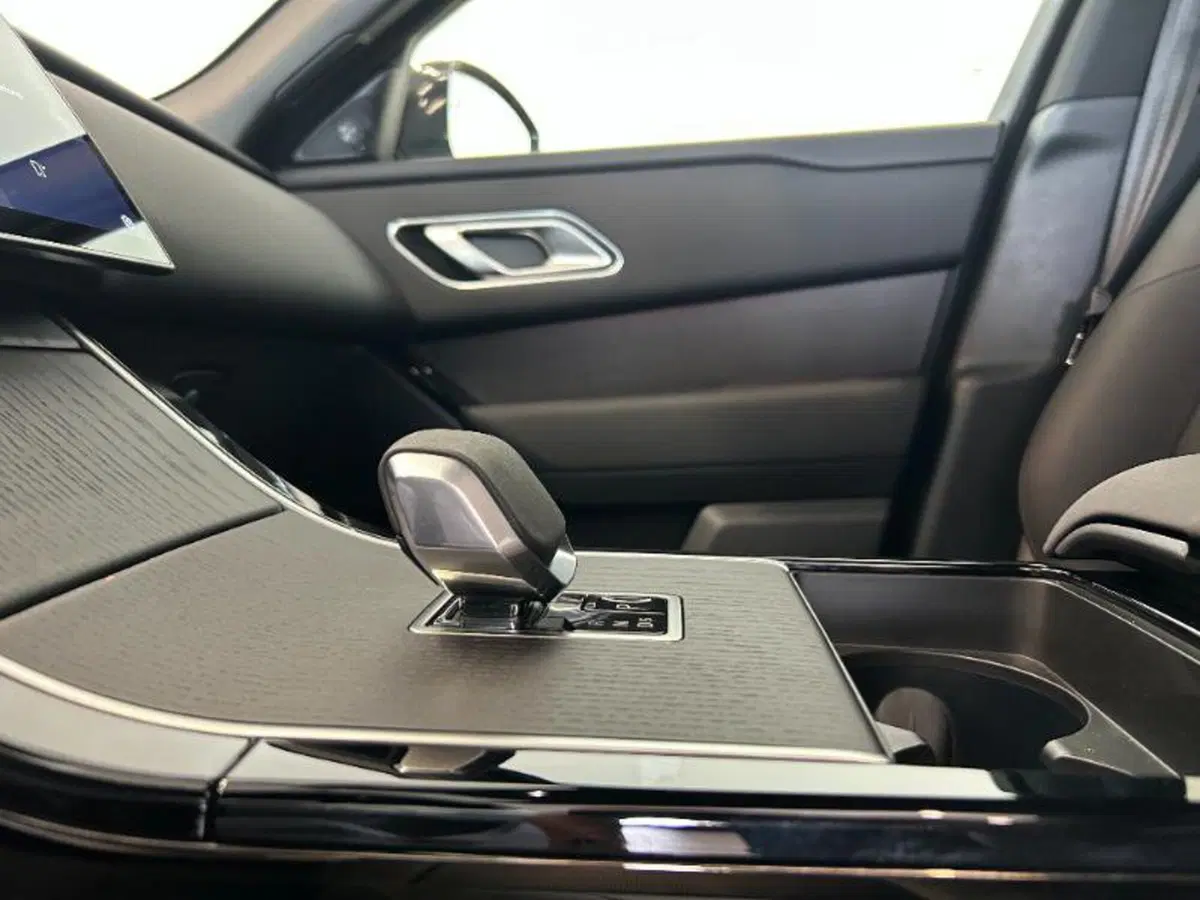 Land Rover Range Rover Velar usata a Venezia (17)