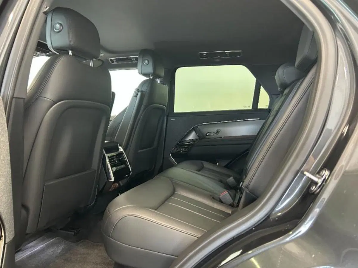 Land Rover Range Rover Sport usata a Venezia (17)