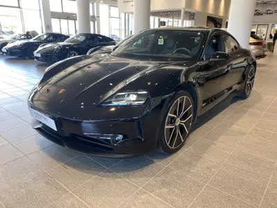 Porsche Taycan Performance Battery Plus del 2025 usata a Firenze