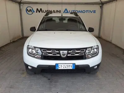 Dacia Duster 1.6 110CV 4x2 Laur&eacute;ate del 2015 usata a Firenze