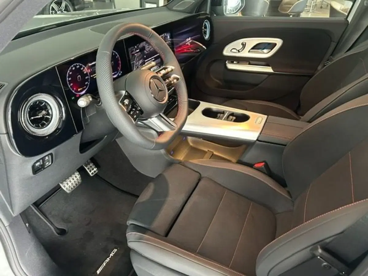 Mercedes-Benz GLB nuova a Potenza (12)