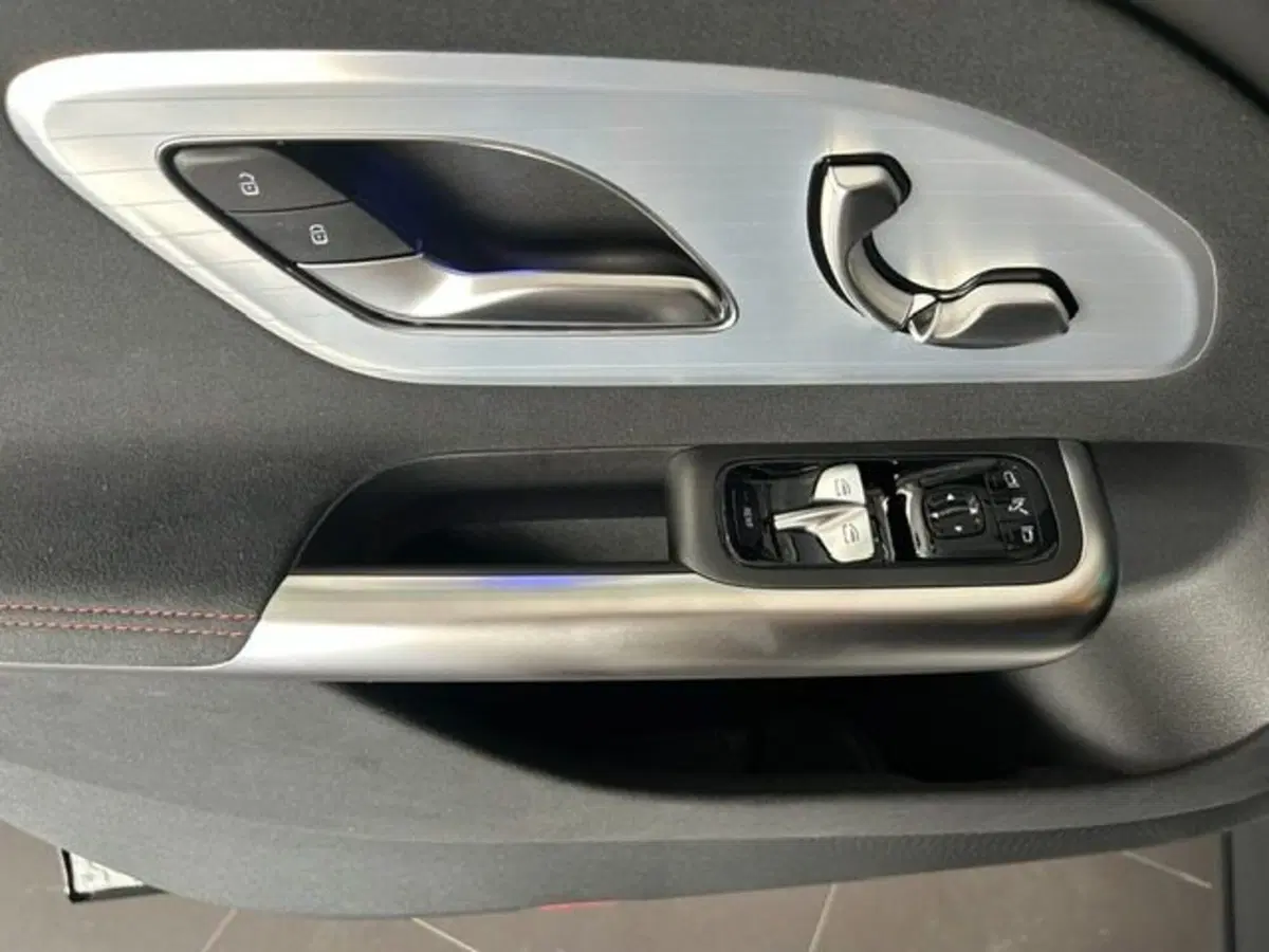 Mercedes-Benz GLB nuova a Potenza (14)