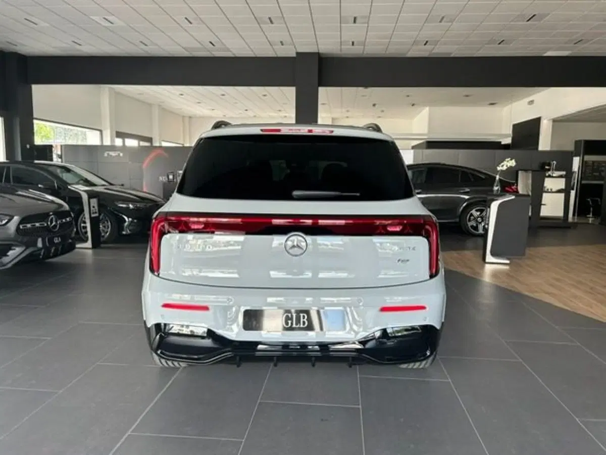 Mercedes-Benz GLB nuova a Potenza (4)