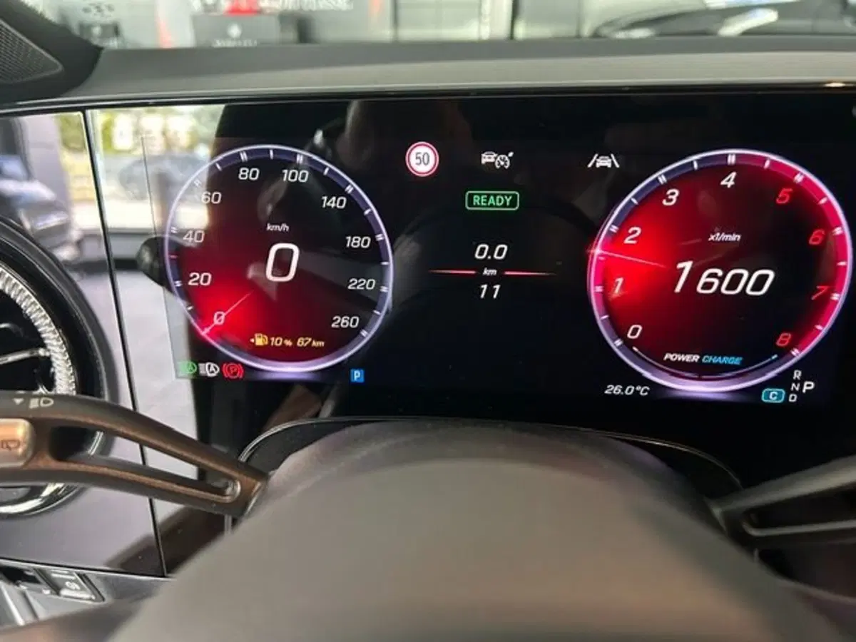 Mercedes-Benz GLB nuova a Potenza (8)