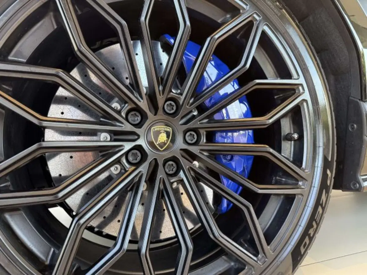 Lamborghini Urus usata a Torino (4)
