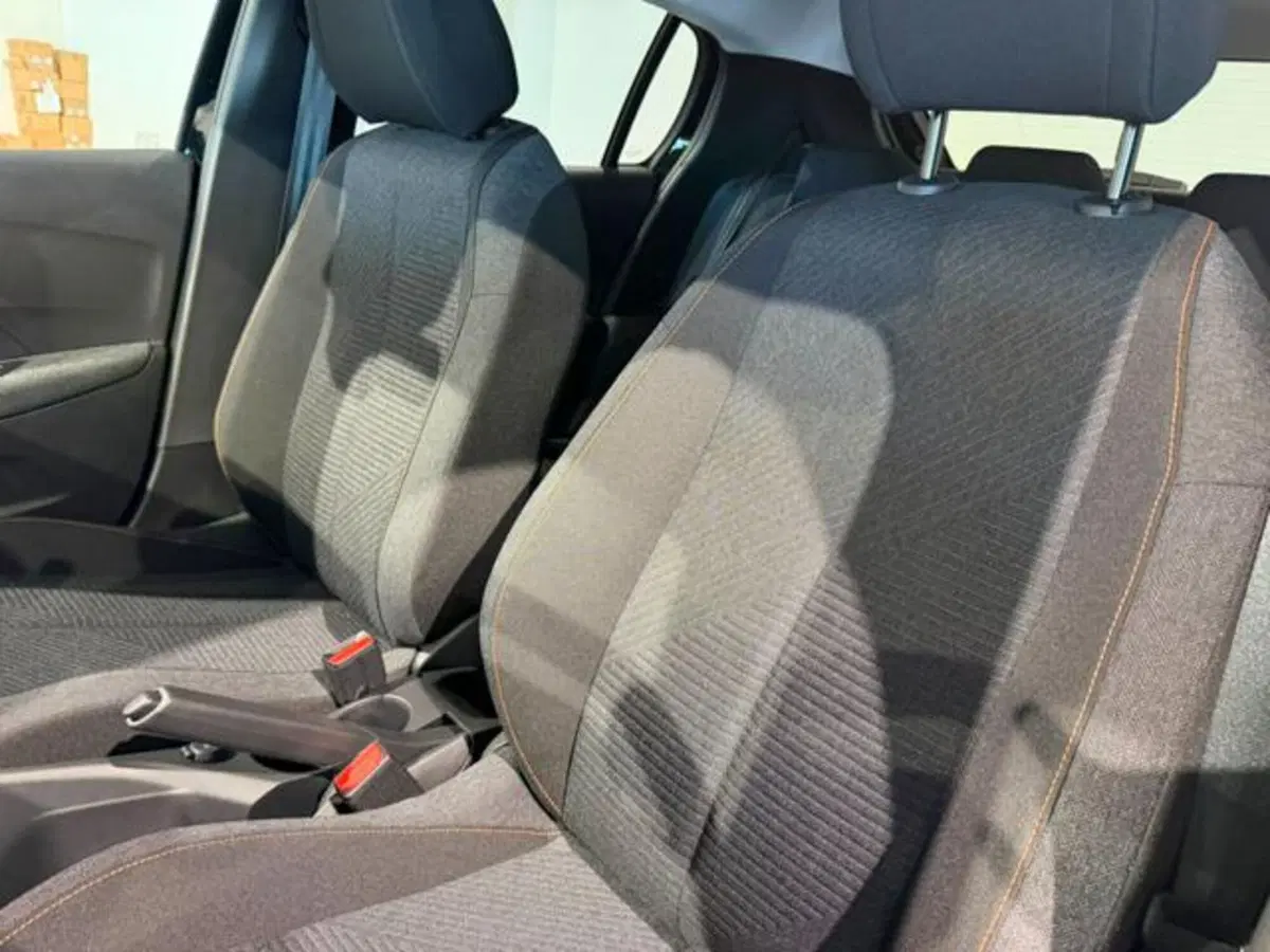 Peugeot 208 nuova a Salerno (11)