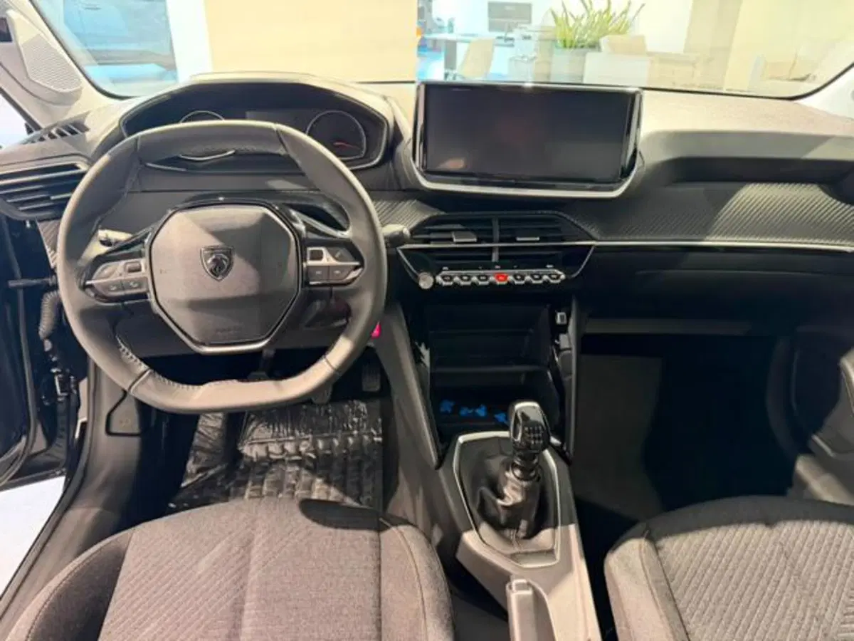 Peugeot 208 nuova a Salerno (13)