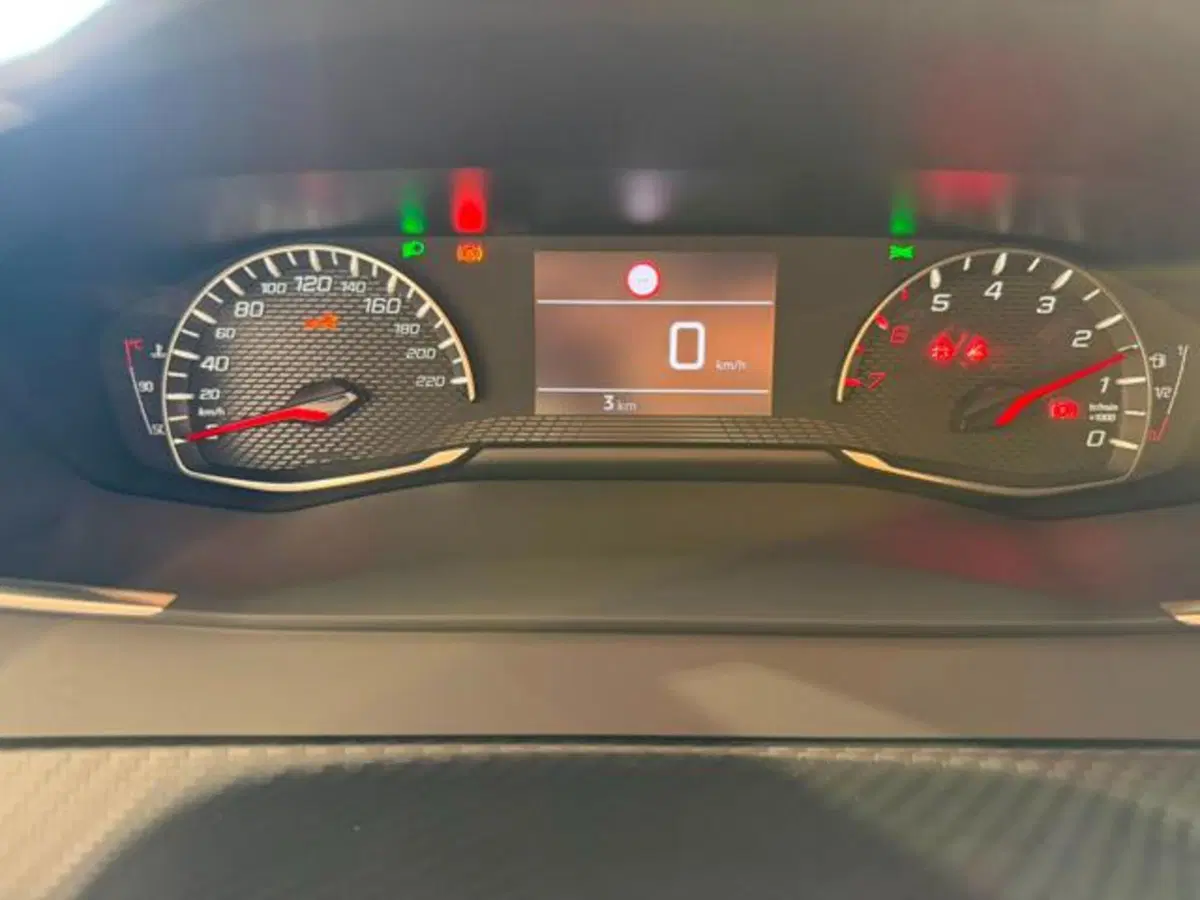 Peugeot 208 nuova a Salerno (15)