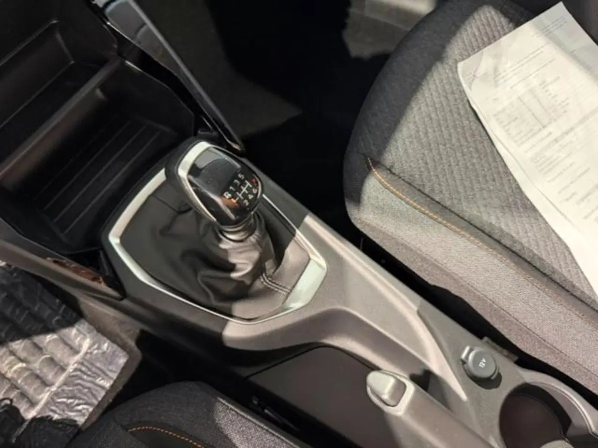 Peugeot 208 nuova a Salerno (18)