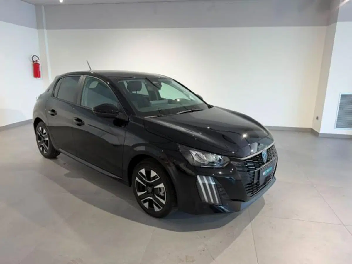 Peugeot 208 nuova a Salerno (2)