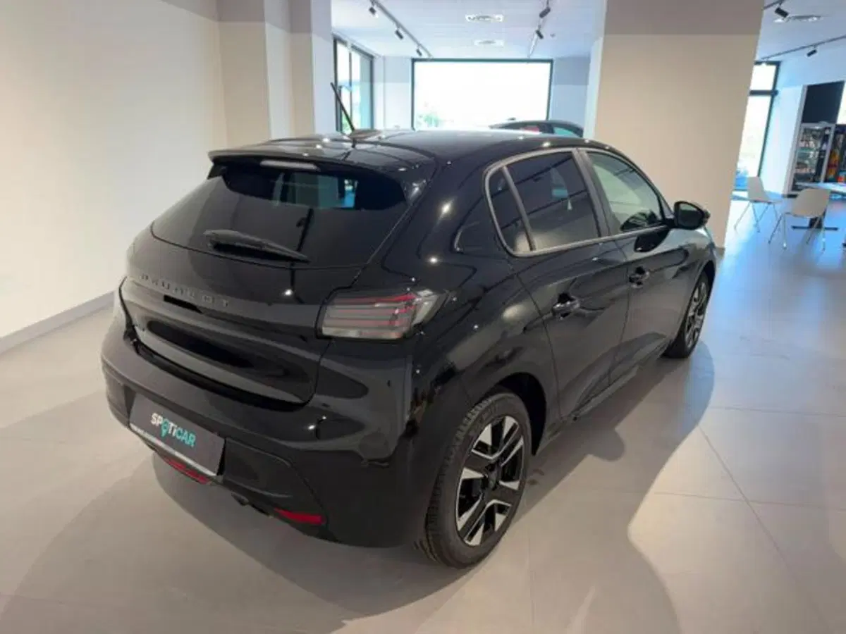 Peugeot 208 nuova a Salerno (4)