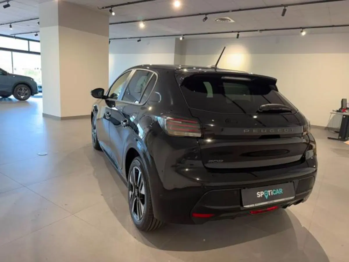 Peugeot 208 nuova a Salerno (6)