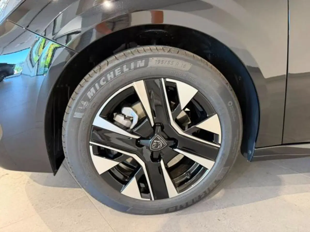 Peugeot 208 nuova a Salerno (9)