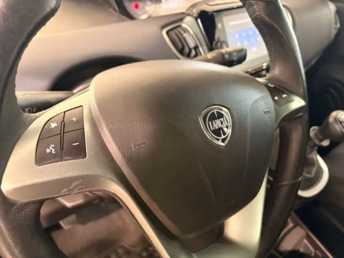 Lancia Ypsilon usata a Caltanissetta (17)