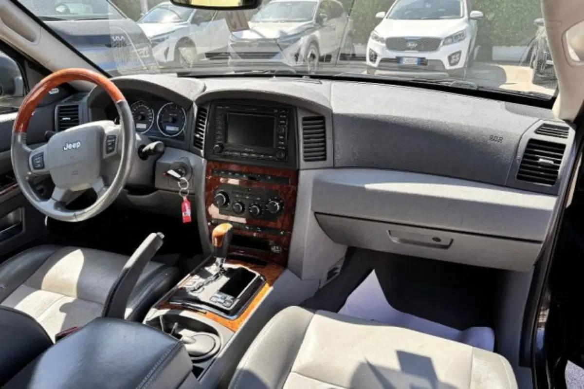 Jeep Grand Cherokee usata a Latina (9)