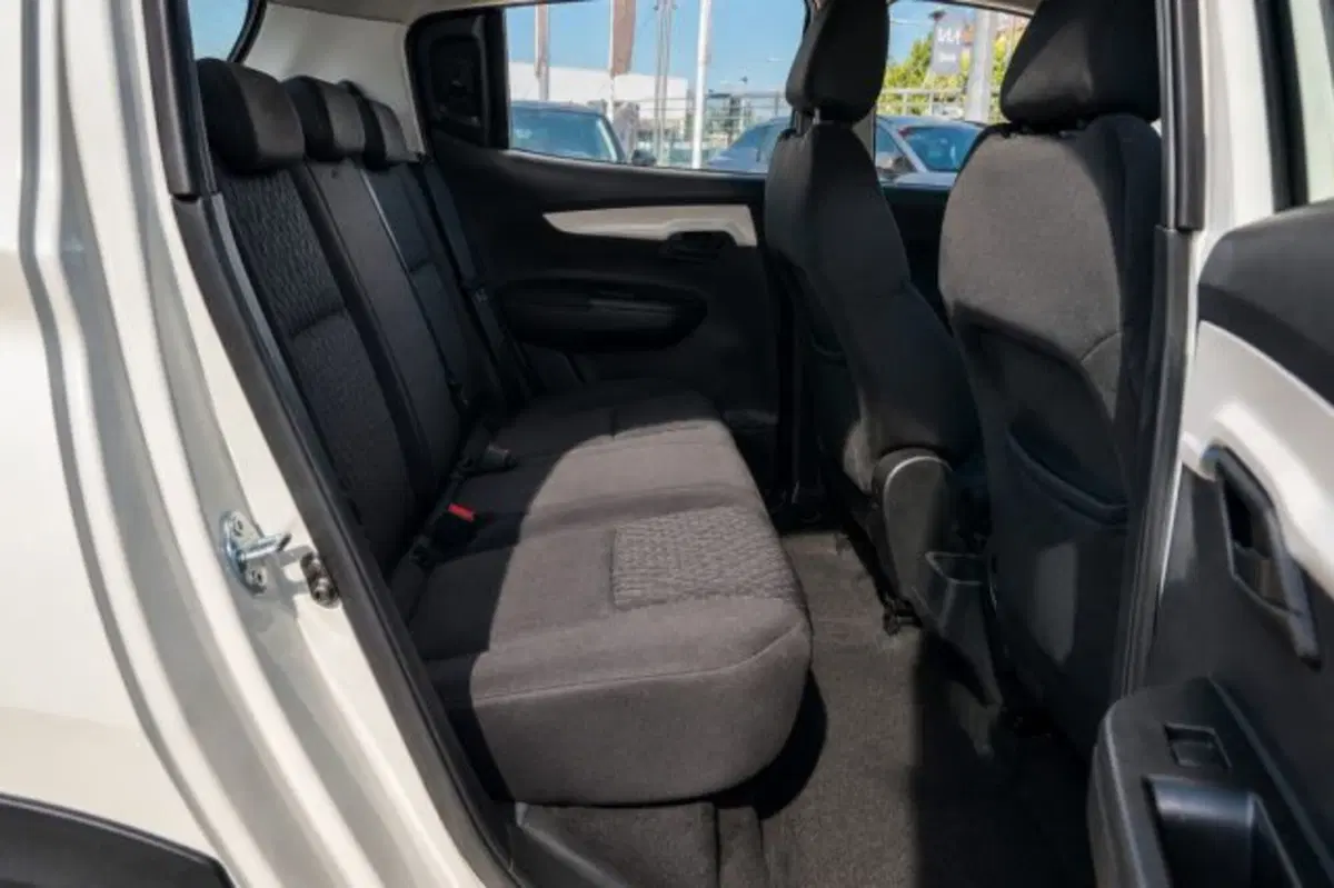 Mahindra KUV100 usata a Latina (10)