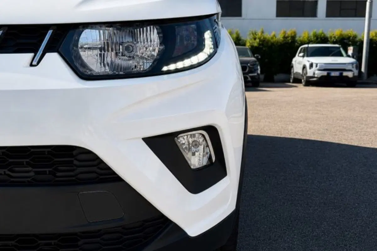 Mahindra KUV100 usata a Latina (11)