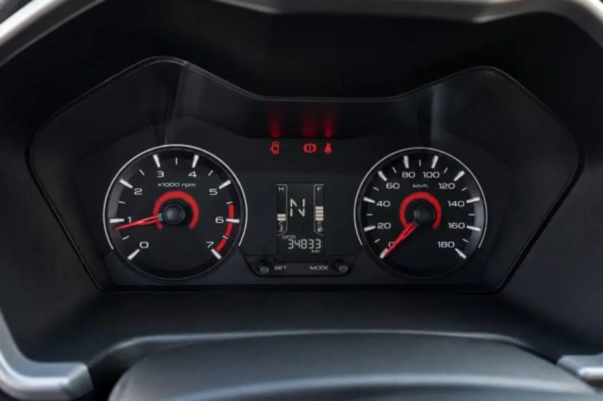 Mahindra KUV100 usata a Latina (13)