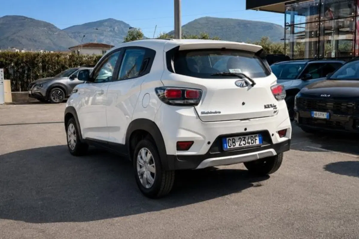 Mahindra KUV100 usata a Latina (5)