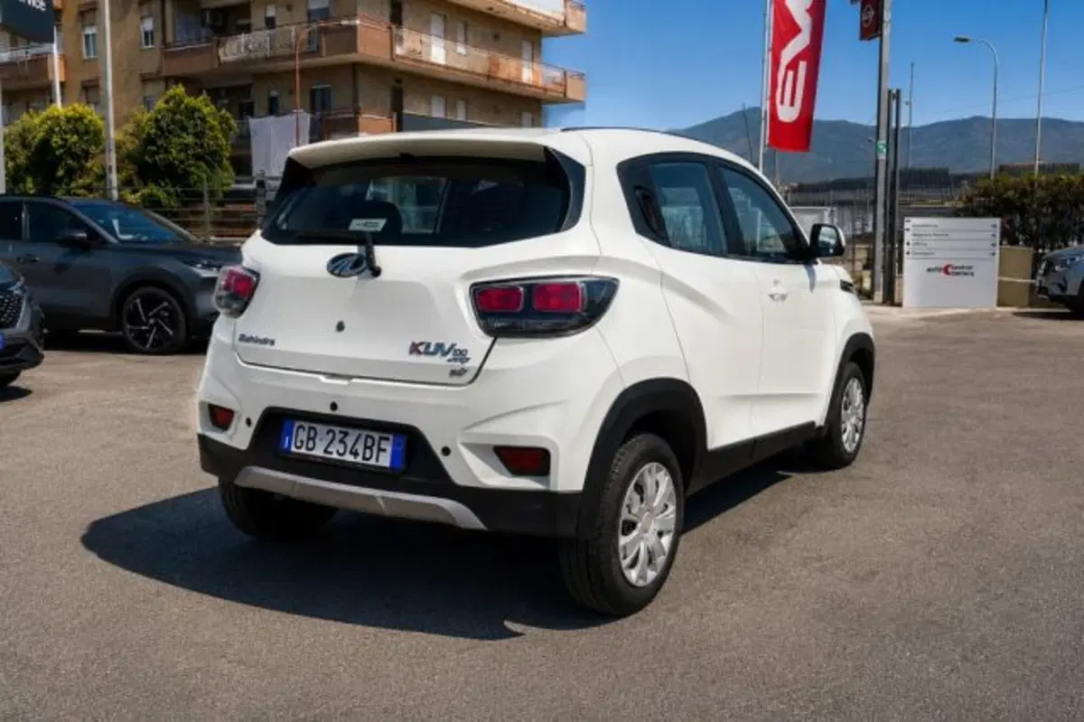 Mahindra KUV100 usata a Latina (7)