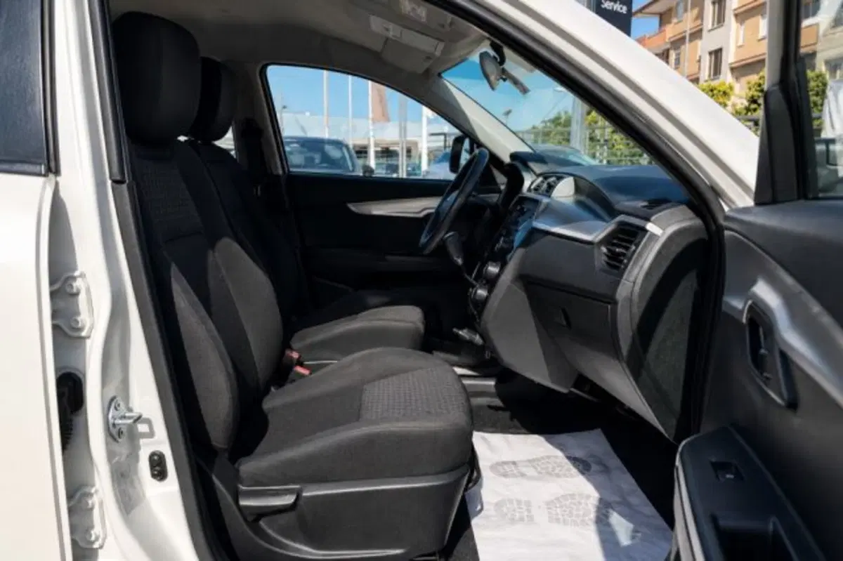 Mahindra KUV100 usata a Latina (8)