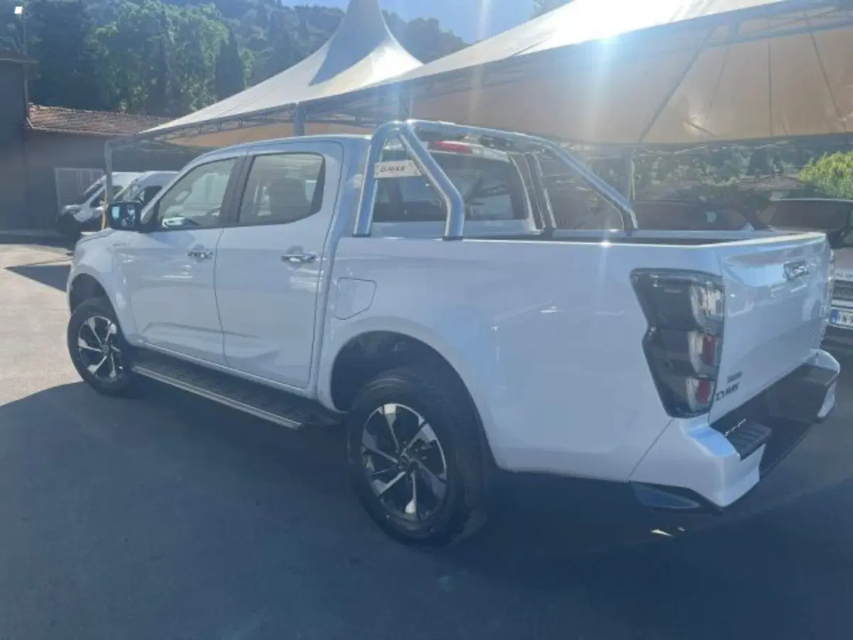 Isuzu D-Max Pick-up nuova a Lucca (3)