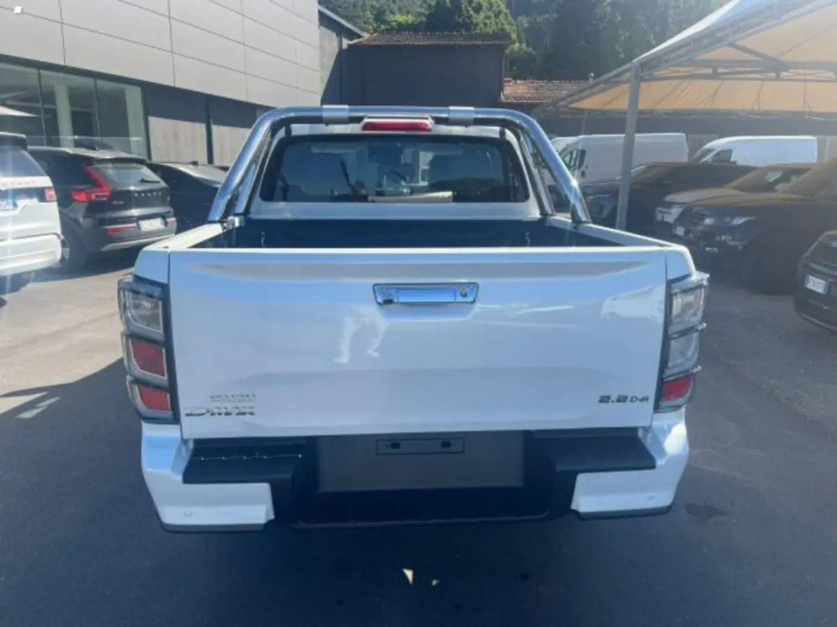 Isuzu D-Max Pick-up nuova a Lucca (4)
