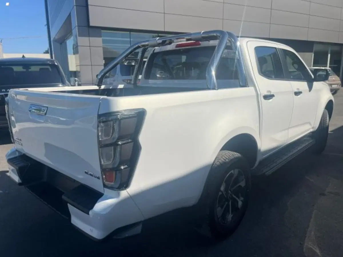 Isuzu D-Max Pick-up nuova a Lucca (5)