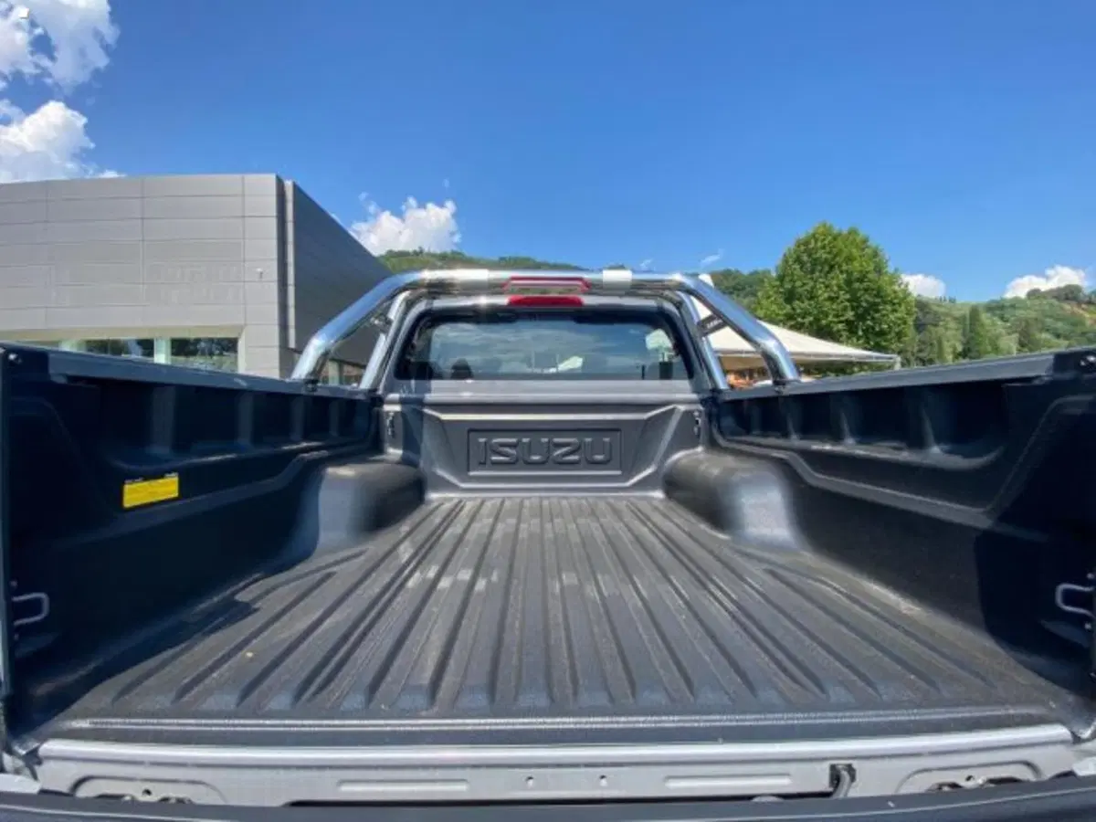 Isuzu D-Max Pick-up nuova a Lucca (3)