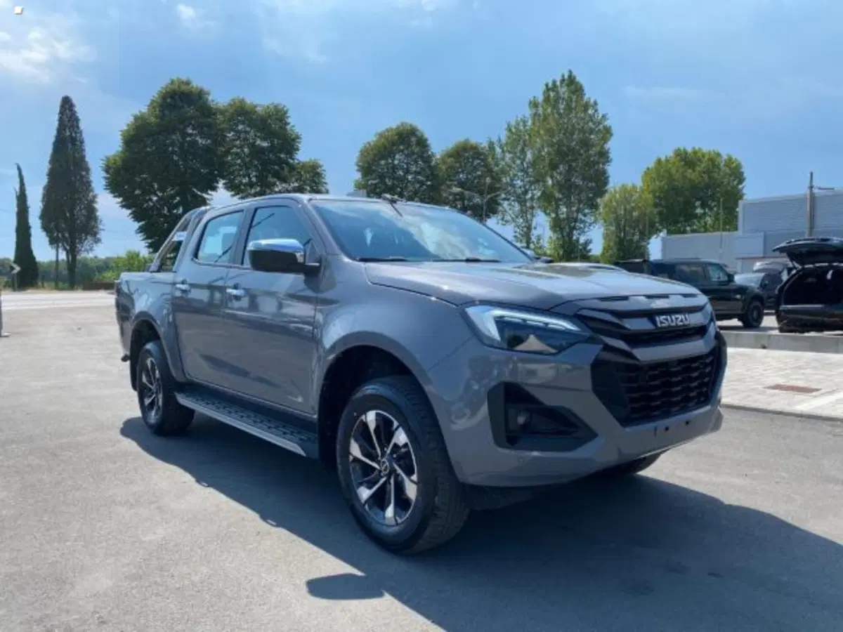 Isuzu D-Max Pick-up nuova a Lucca (6)