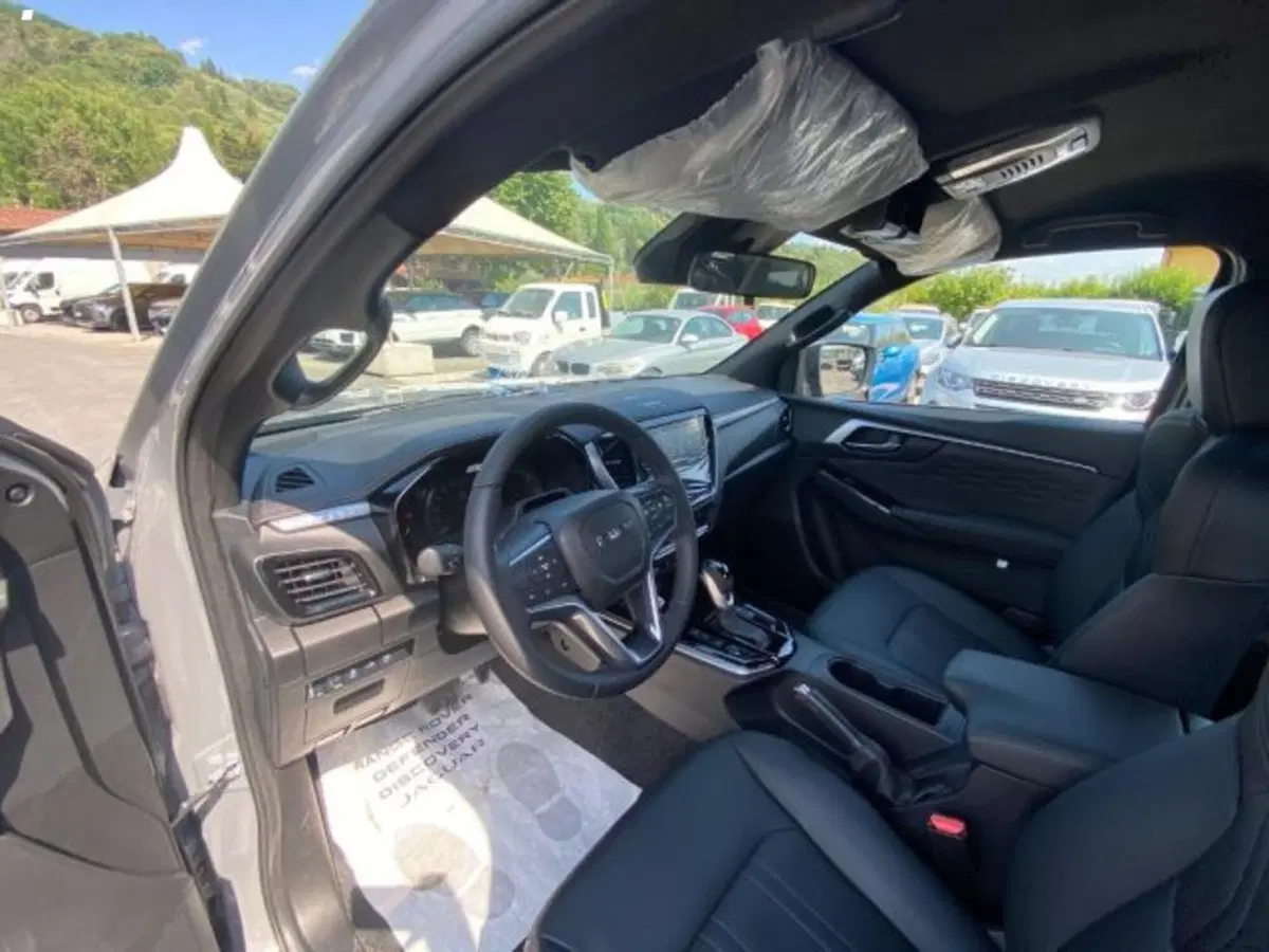 Isuzu D-Max Pick-up nuova a Lucca (7)