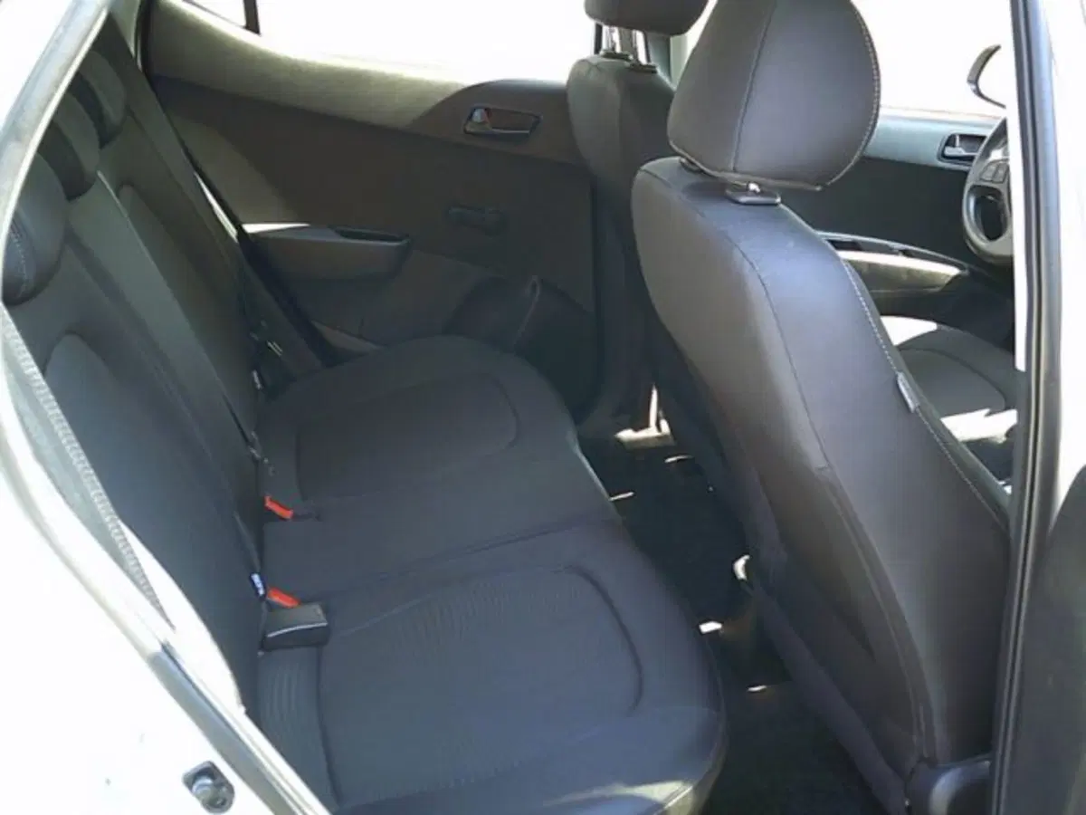 Hyundai i10 usata a Novara (6)