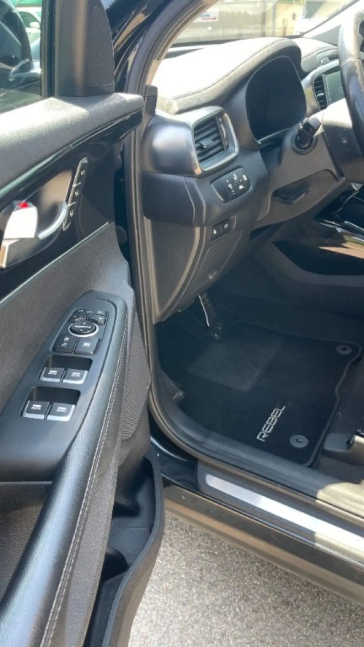 Kia Sorento usata a Novara (13)